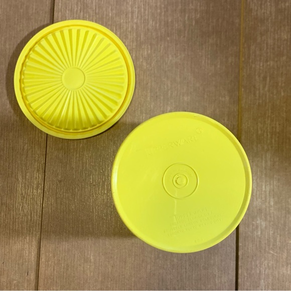 Vintage Tupperware Small Canister Harvest Yellow Flower Burst 9 Inch 811 - Picture 3 of 6